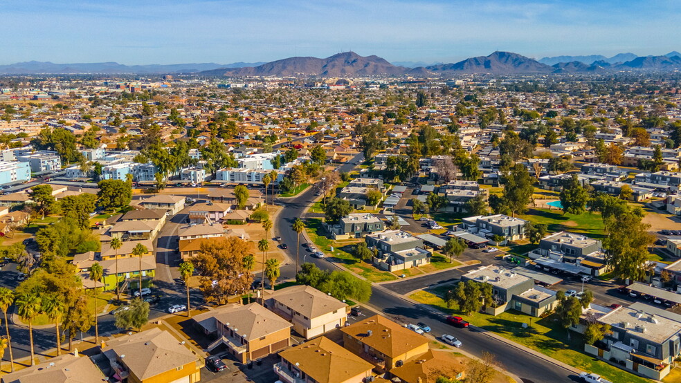 3301 W Harmont Dr, Phoenix, AZ à vendre - Photo du bâtiment - Image 3 de 20