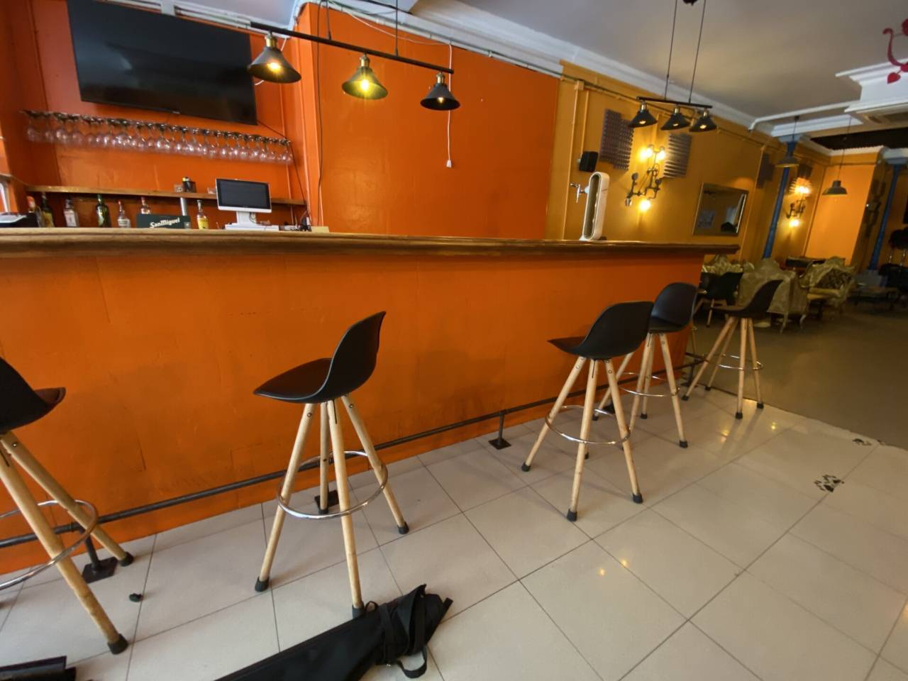 Retail in Barcelona, Barcelona for lease Primary Photo- Image 1 of 3