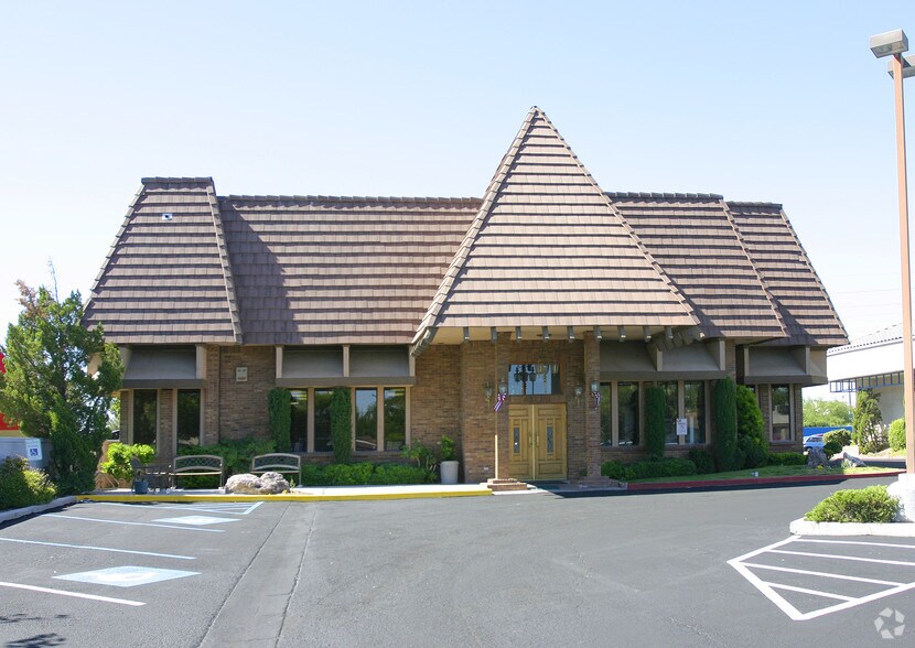 6212 W Charleston Blvd, Las Vegas, NV à vendre - Photo du bâtiment - Image 3 de 5