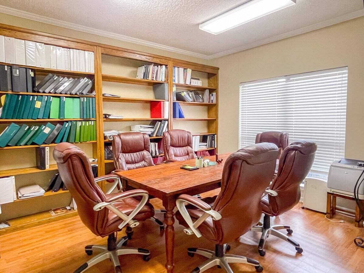 5525 Superior Dr, Baton Rouge, LA 70816 - Unit C-2 - - Interior Photo - Image 2 of 6