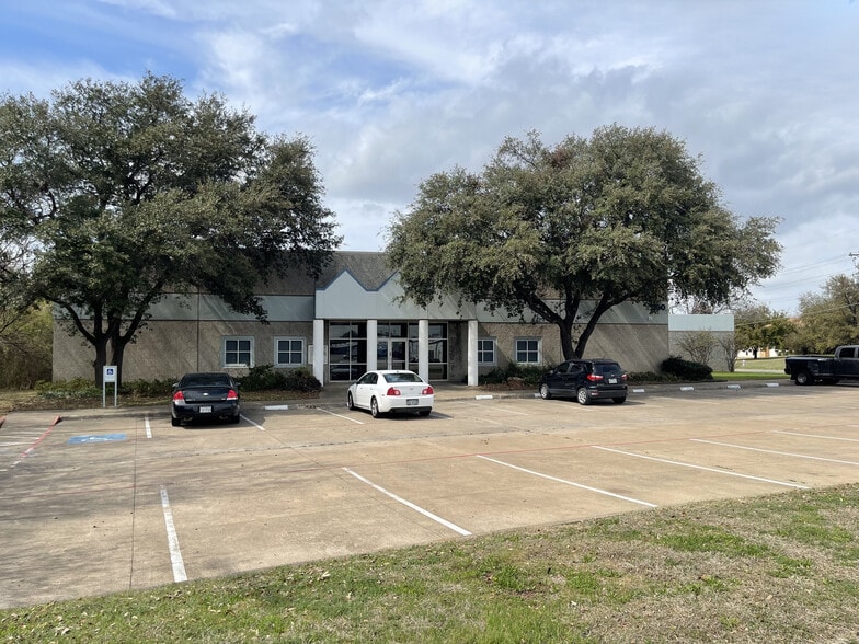 300 S Beach St, Fort Worth, TX for lease - Building Photo - Image 2 of 4