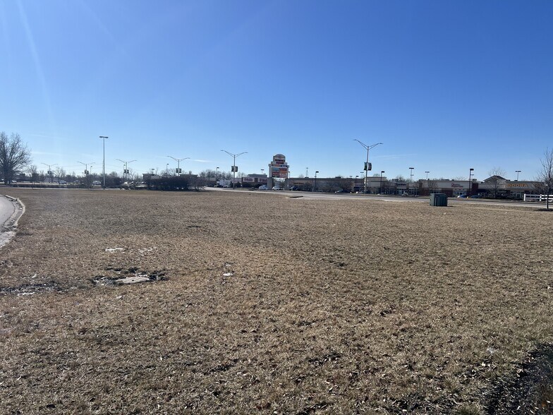 7700 Mall Rd, Florence, KY à vendre - Photo du bâtiment - Image 2 de 3
