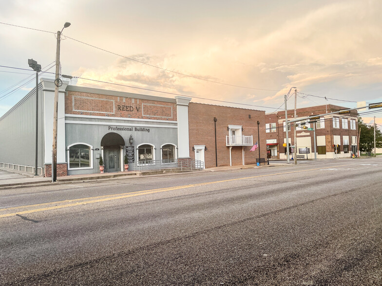 108 W Front St, De Kalb, TX for sale - Building Photo - Image 1 of 54