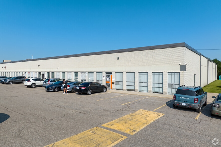 3041-3079 Universal Dr, Mississauga, ON à louer - Photo principale - Image 1 de 5