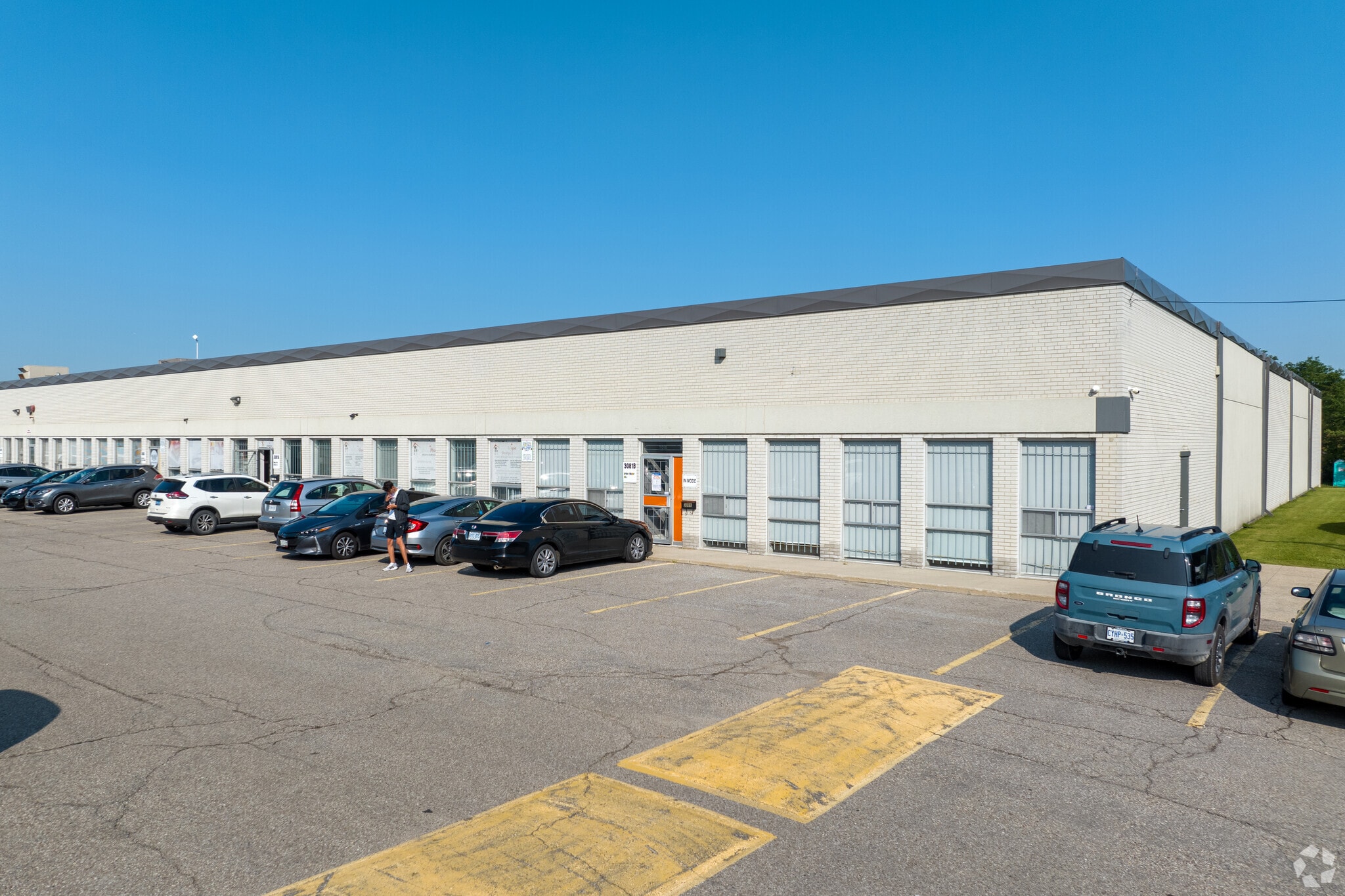 3041-3079 Universal Dr, Mississauga, ON for lease Primary Photo- Image 1 of 6