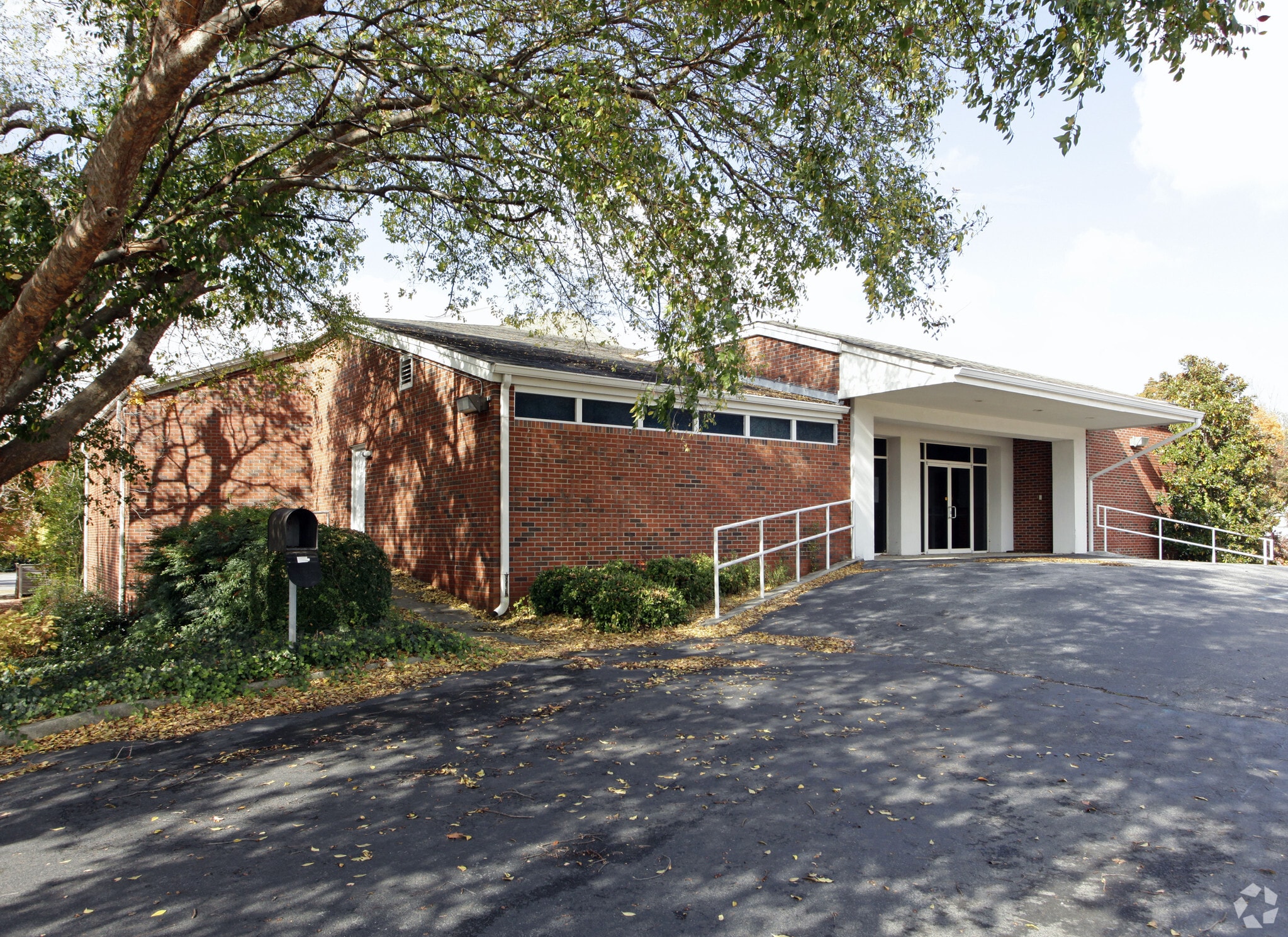 2212 Jordan Ln, Huntsville, AL for sale Primary Photo- Image 1 of 8