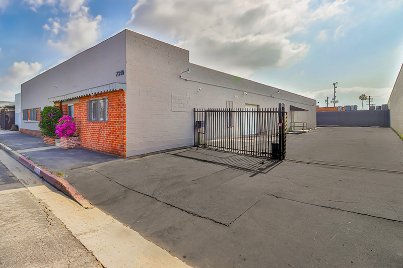 7340 Fulton Ave, North Hollywood, CA for lease - Building Photo - Image 1 of 16