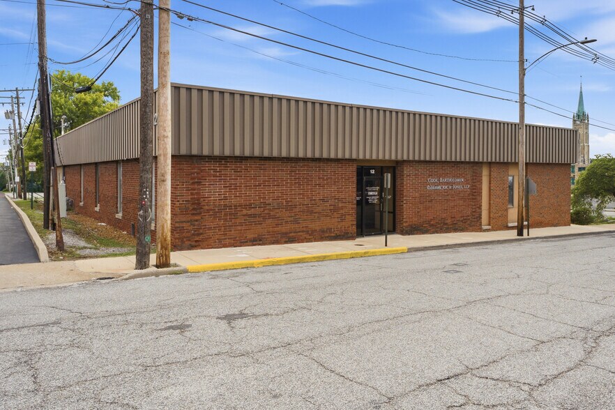 12 W Lincoln St, Belleville, IL à vendre - Photo du bâtiment - Image 2 de 18