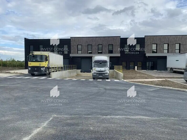 Flex dans Puiseux-en-France à louer - Photo du bâtiment - Image 2 de 6