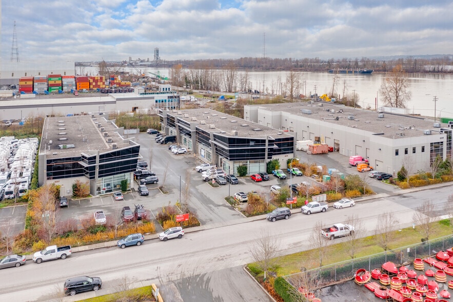 8275 92 St, Delta, BC à vendre - Photo du bâtiment - Image 2 de 17