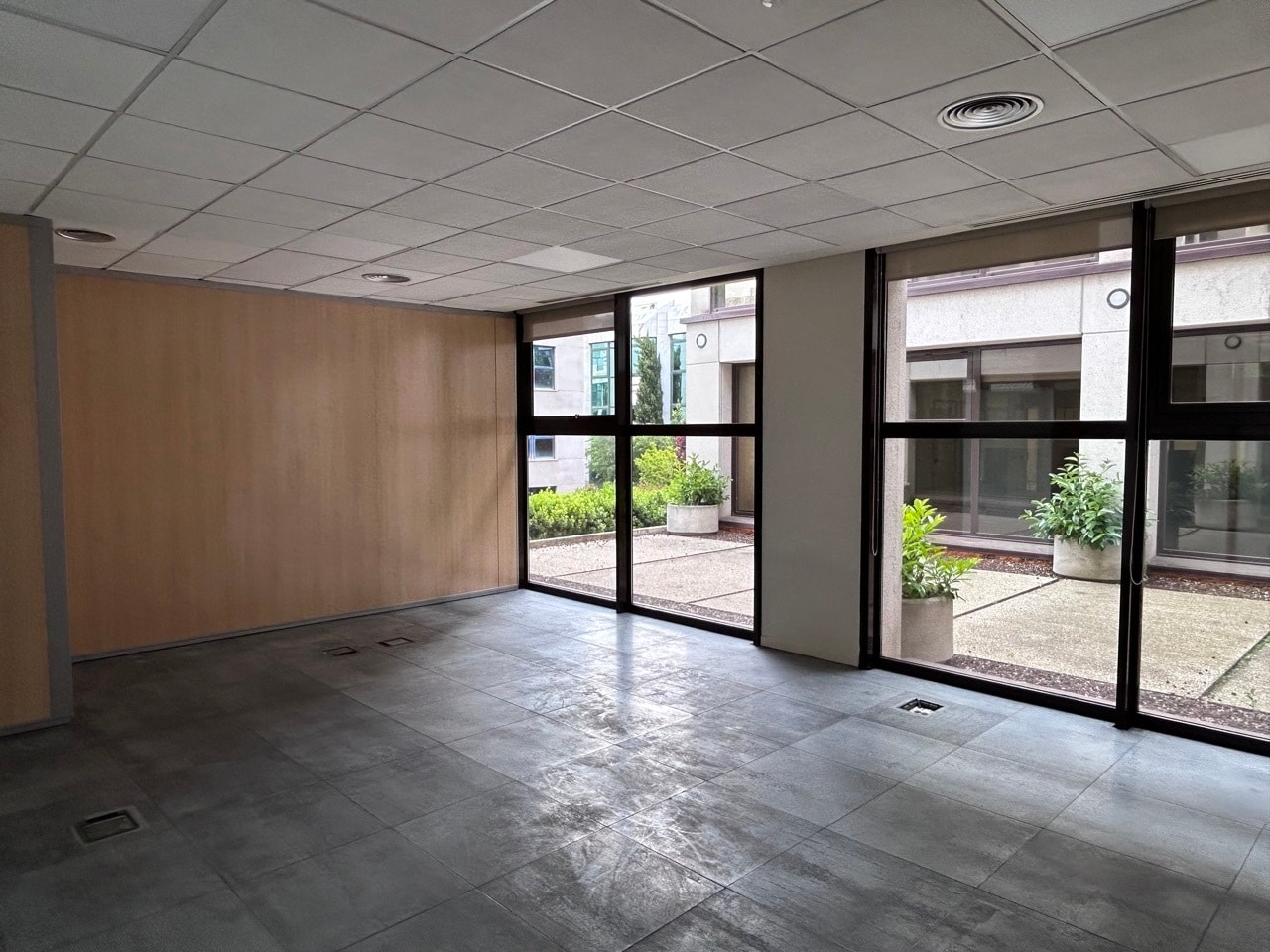 Calle López Santos, 2, Las Rozas de Madrid, Madrid for lease Interior Photo- Image 1 of 4