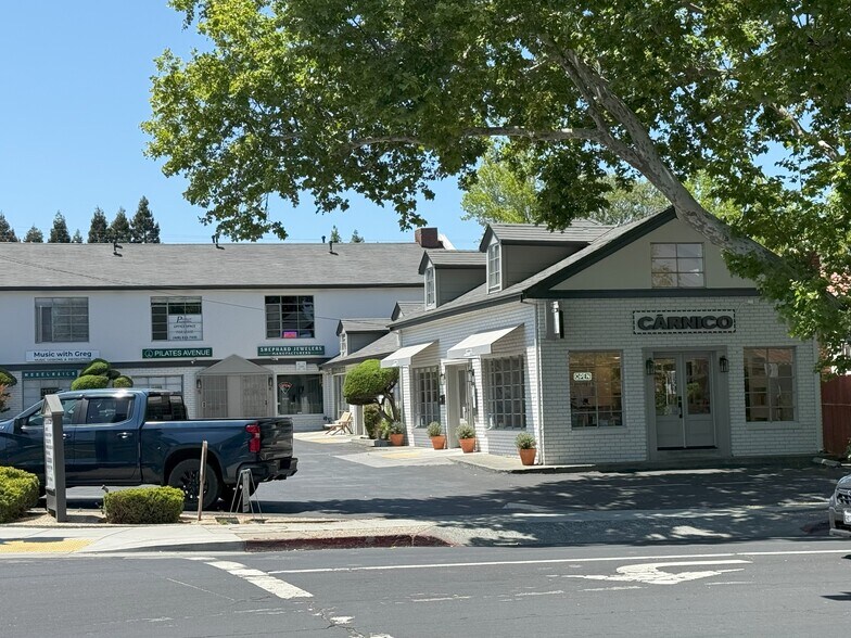 501 N Santa Cruz Ave, Los Gatos, CA à vendre - Photo du bâtiment - Image 2 de 17