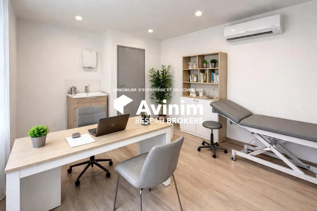 Office in Sartrouville for lease Interior Photo- Image 1 of 2