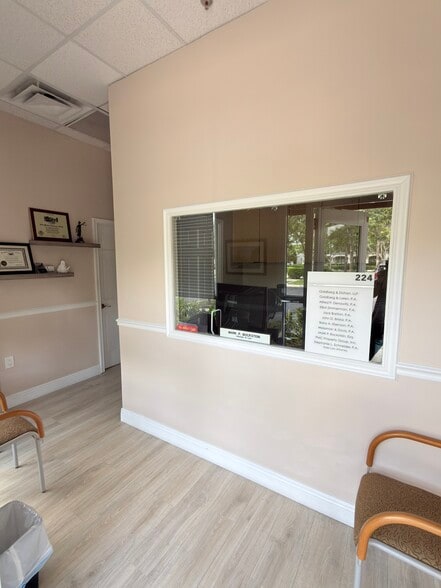 10189 Cleary Blvd, Plantation, FL for lease - Building Photo - Image 2 of 8