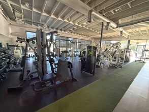 3233-3249 Associated Rd, Fullerton, CA à louer Photo intérieure- Image 2 de 6