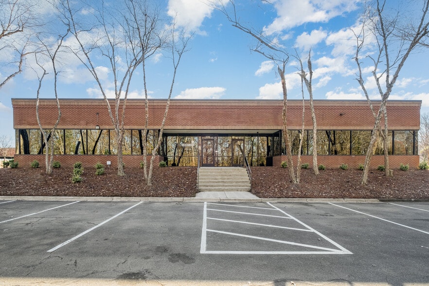 1805 Sardis Rd N, Charlotte, NC for lease - Building Photo - Image 2 of 12