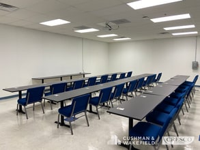 6892 Snowville Rd, Brecksville, OH à louer Photo intérieure- Image 2 de 6