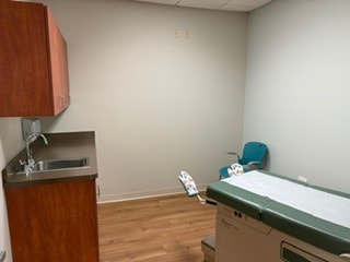11126 Kingston Pike, Farragut, TN for lease - Interior Photo - Image 2 of 5