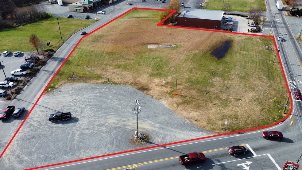 3060 Old Hollow Rd, Walkertown, NC à louer - Photo du bâtiment - Image 2 de 2