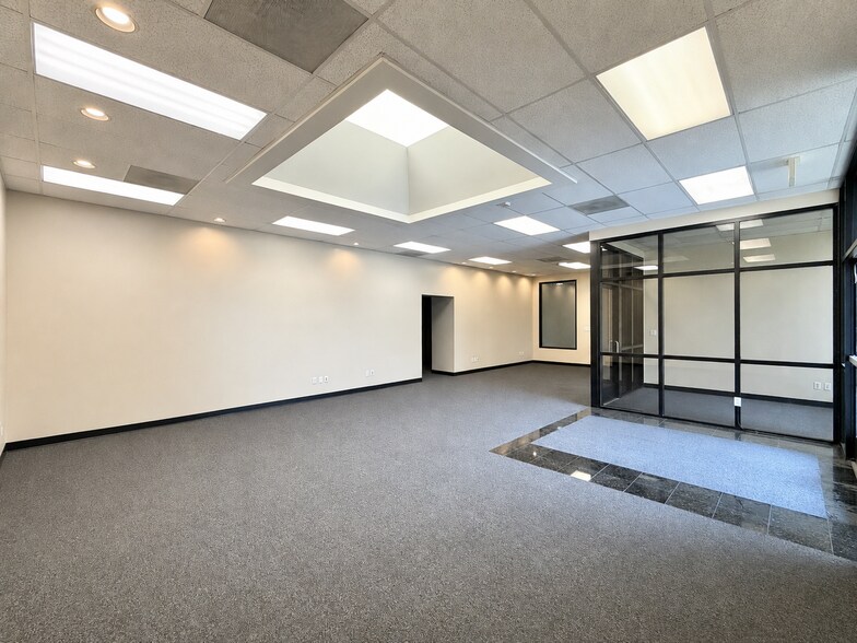 16702-16800 Valley View Ave, La Mirada, CA à louer - Photo du bâtiment - Image 3 de 22