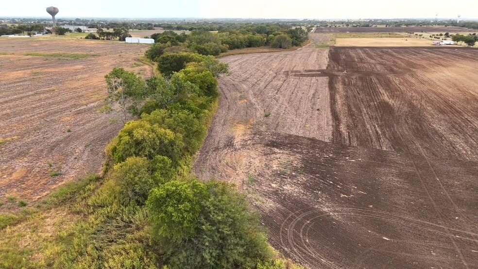 965 Kerfoot dr, Gunter, TX à vendre - Vidéo sur l’inscription commerciale - Image 2 de 33