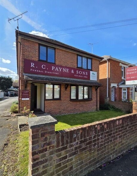 161 Woodmill Ln, Southampton for sale - Building Photo - Image 1 of 12