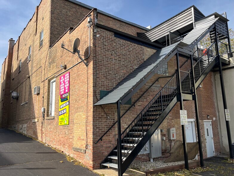907 Main St, Antioch, IL à louer - Photo du bâtiment - Image 3 de 3