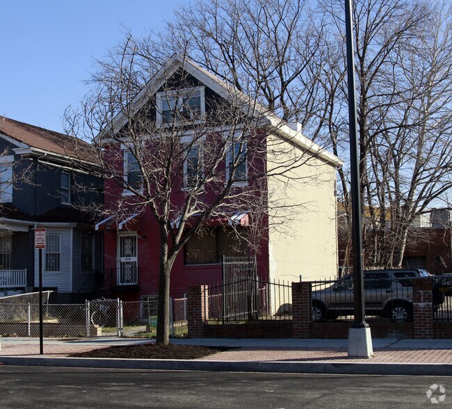 4129 9th St NW, Washington, DC à louer - Photo principale - Image 1 de 2