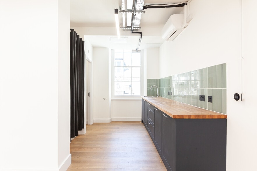 4 Great Portland St, London for lease - Building Photo - Image 3 of 8
