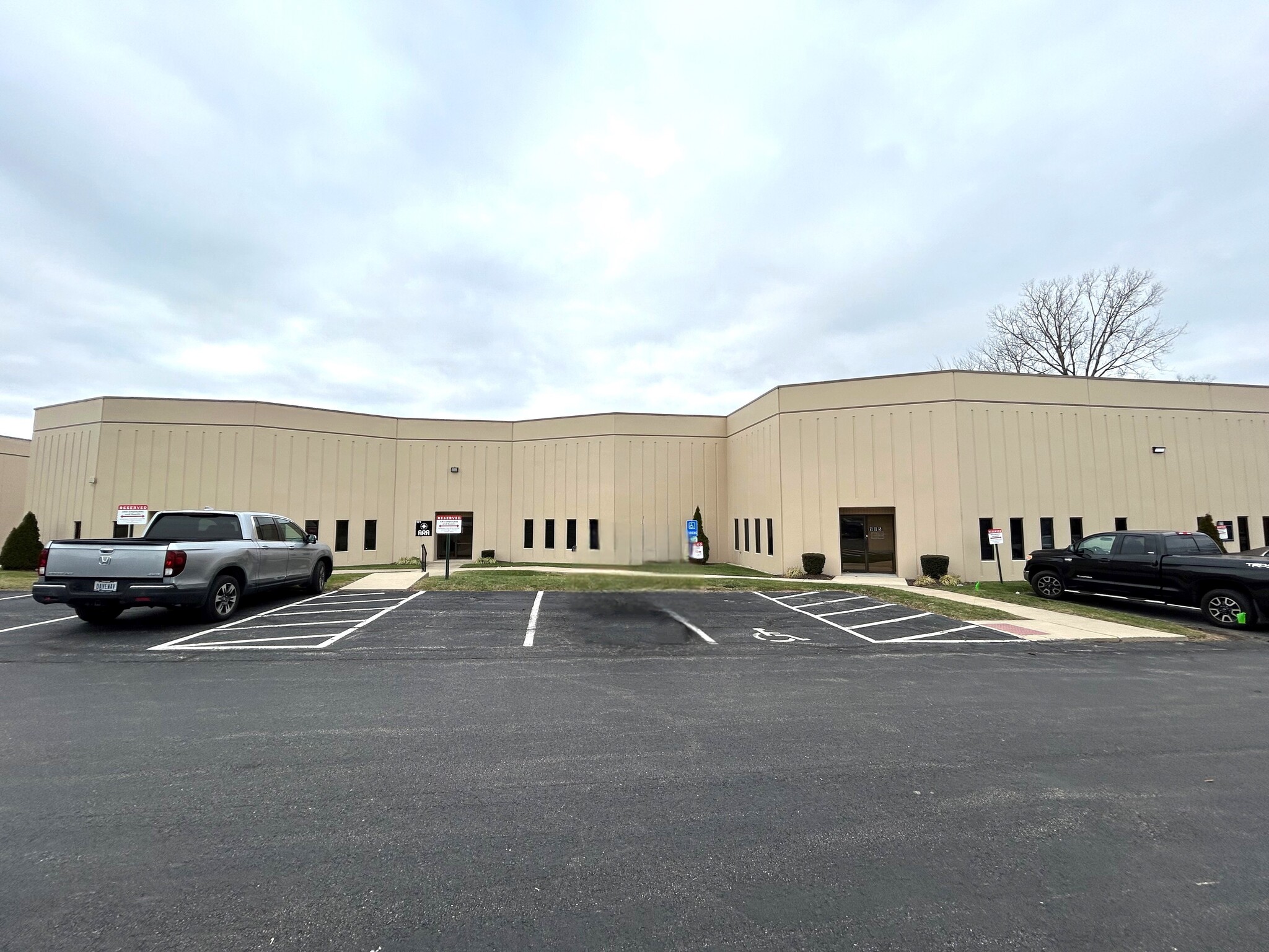 977-997 Senate Dr, Centerville, OH for lease Building Photo- Image 1 of 4