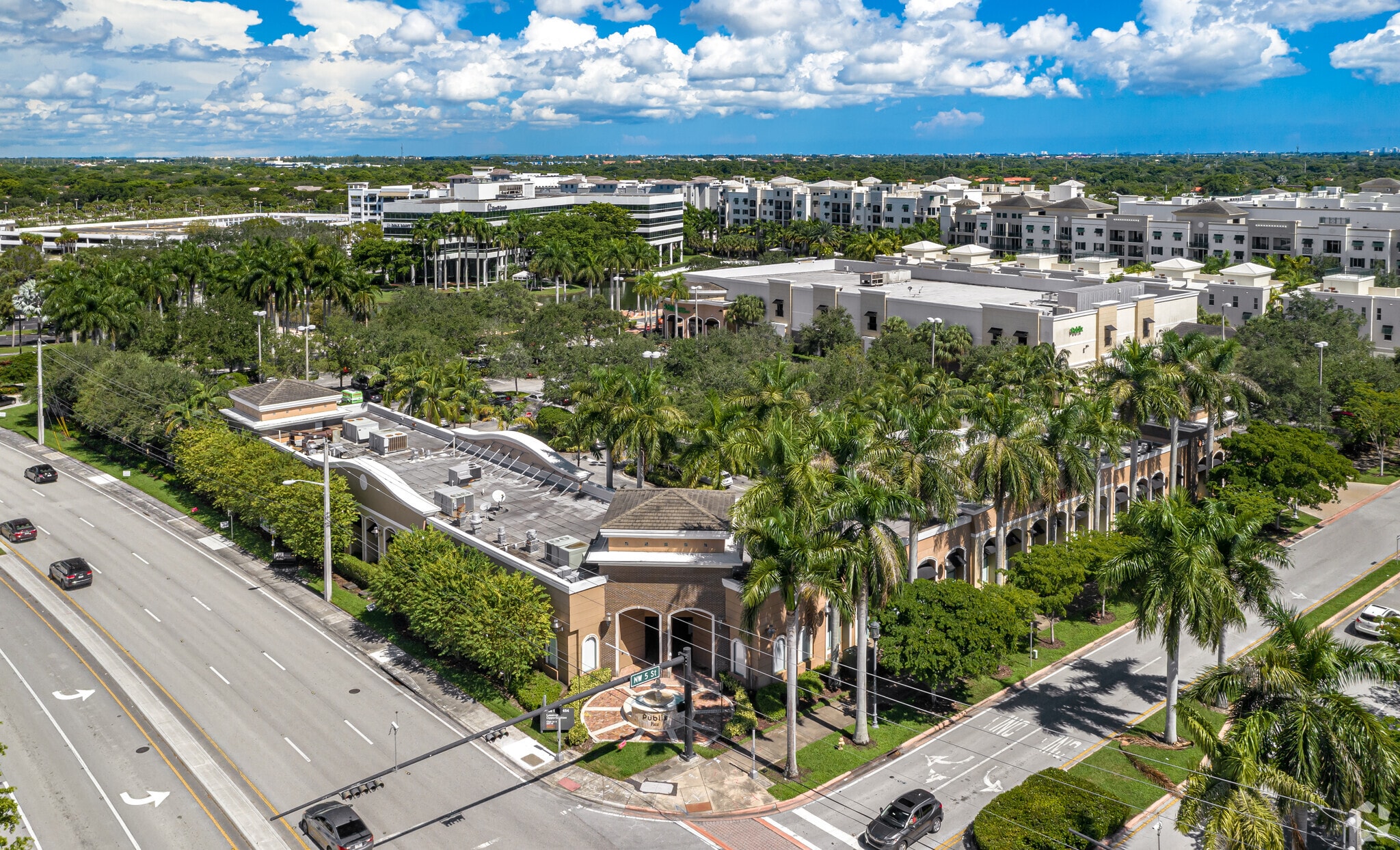 500-550 N Pine Island Rd, Fort Lauderdale, FL à louer Photo du bâtiment- Image 1 de 7