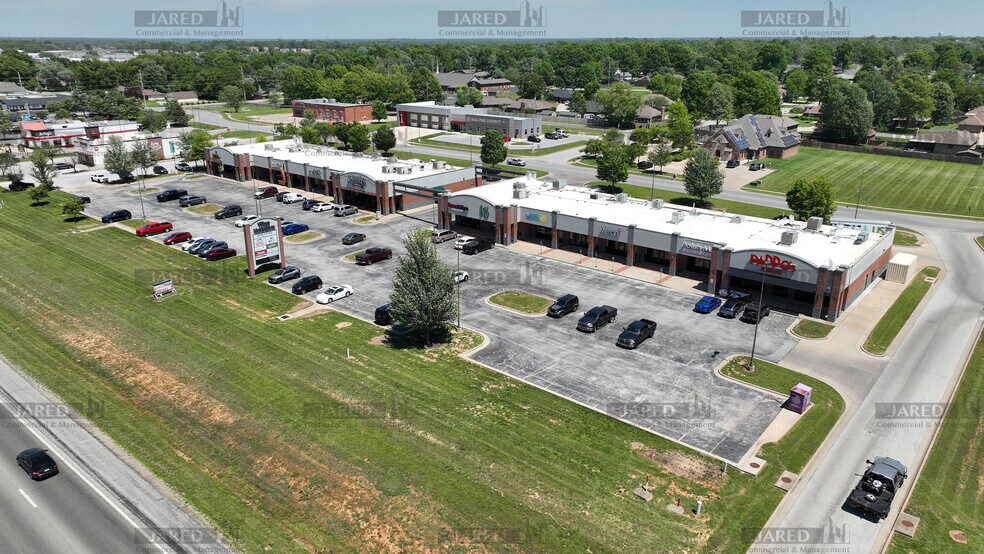 701-703 N McCroskey St, Nixa, MO à louer - Photo du bâtiment - Image 3 de 20