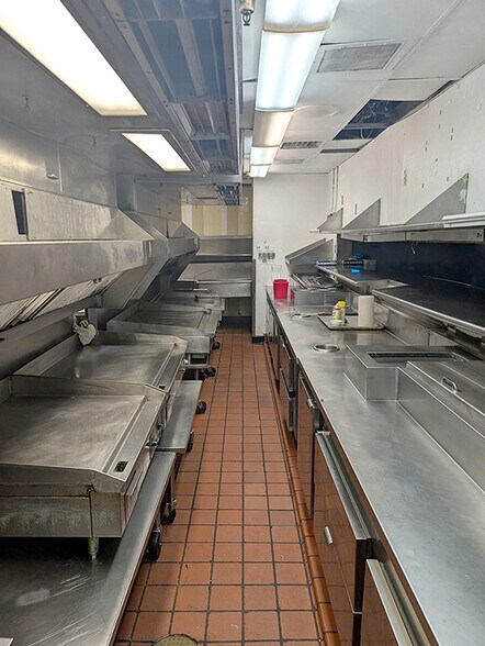 1505 W 19th St S, Newton, IA à louer - Photo du bâtiment - Image 2 de 5