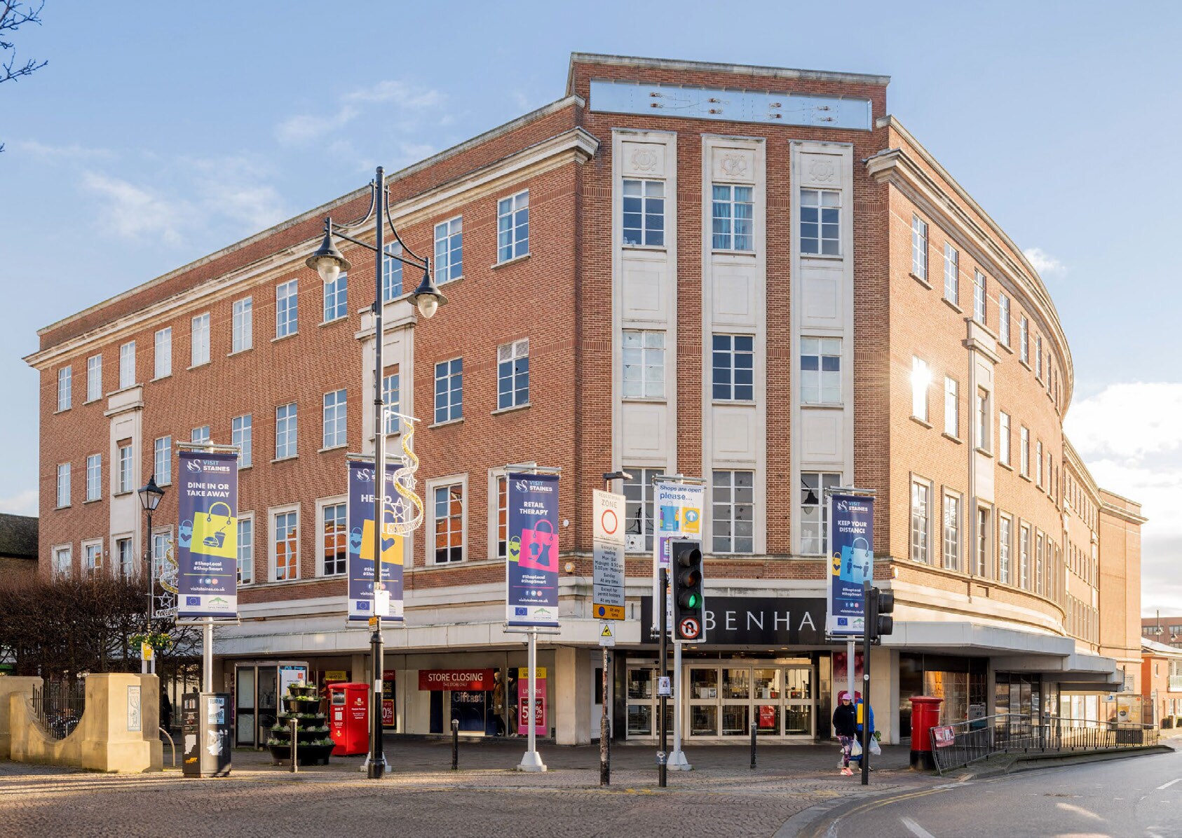 37-45 High St, Staines à vendre Photo principale- Image 1 de 10