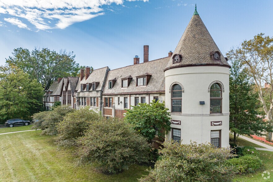 2825 S Moreland Blvd, Cleveland, OH à vendre - Photo principale - Image 1 de 10