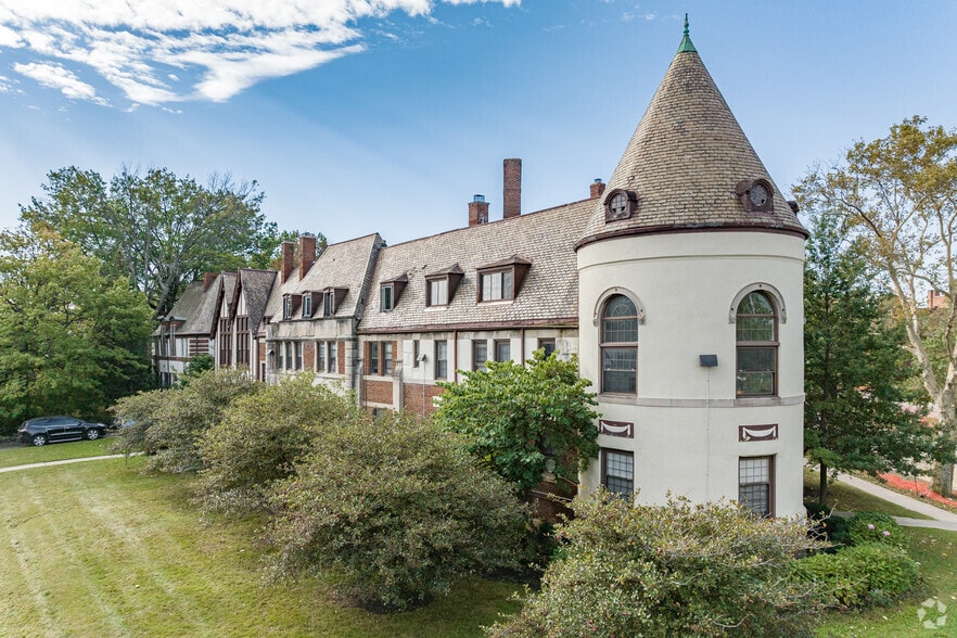 2825 S Moreland Blvd, Cleveland, OH for sale - Primary Photo - Image 1 of 10