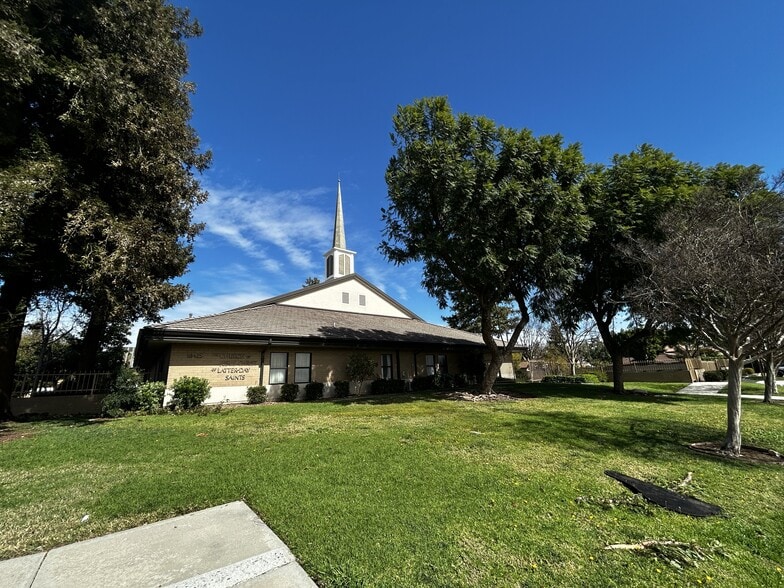 18425 Ingomar st, Reseda, CA à vendre - Photo du bâtiment - Image 2 de 22