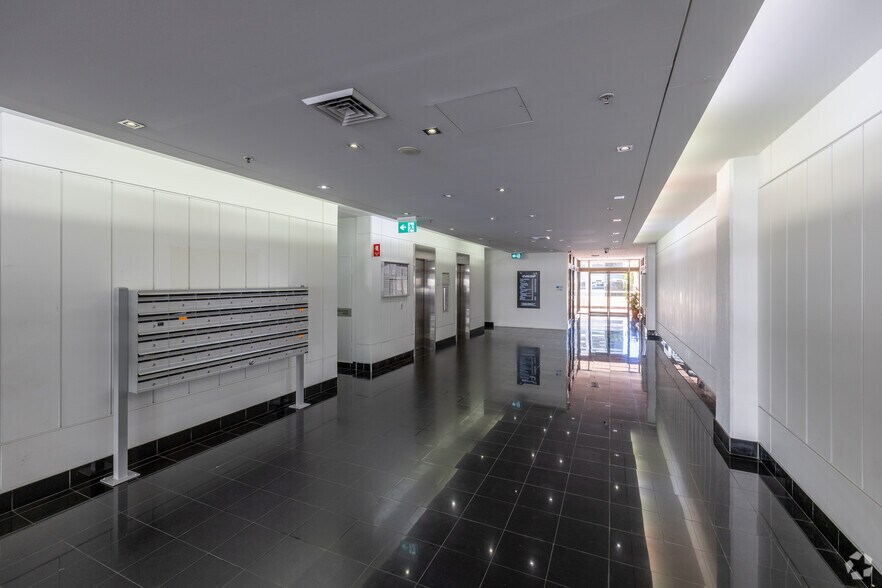 332-342 Oxford St, BONDI JUNCTION à louer - Hall d’entrée - Image 2 de 4
