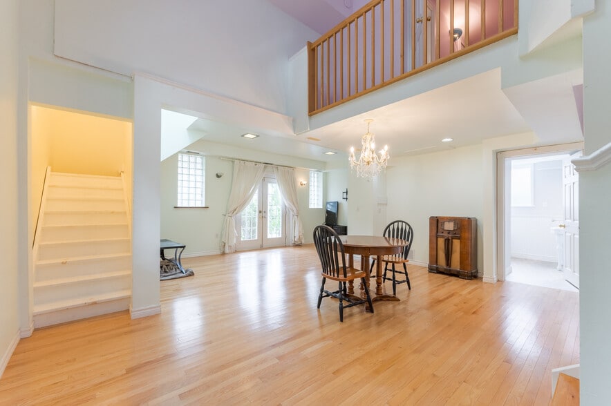 131 King St E, Cobourg, ON à vendre - Photo du bâtiment - Image 3 de 36