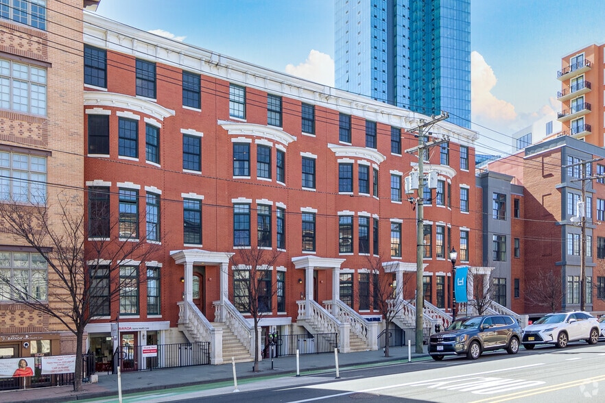 299-307 Grand St, Jersey City, NJ for lease - Building Photo - Image 1 of 11