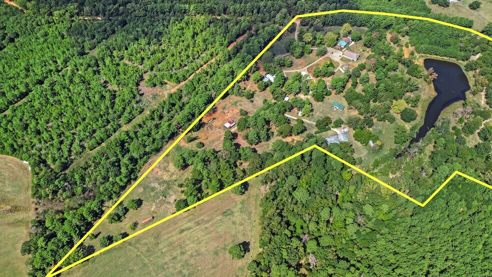 105 PR 6065 - Equipment Shed, Grapeland, TX à vendre - Photo du bâtiment - Image 2 de 11