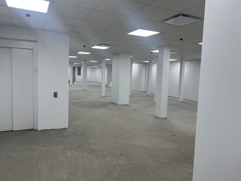 6973 Grand Ave, Maspeth, NY for lease - Building Photo - Image 2 of 5