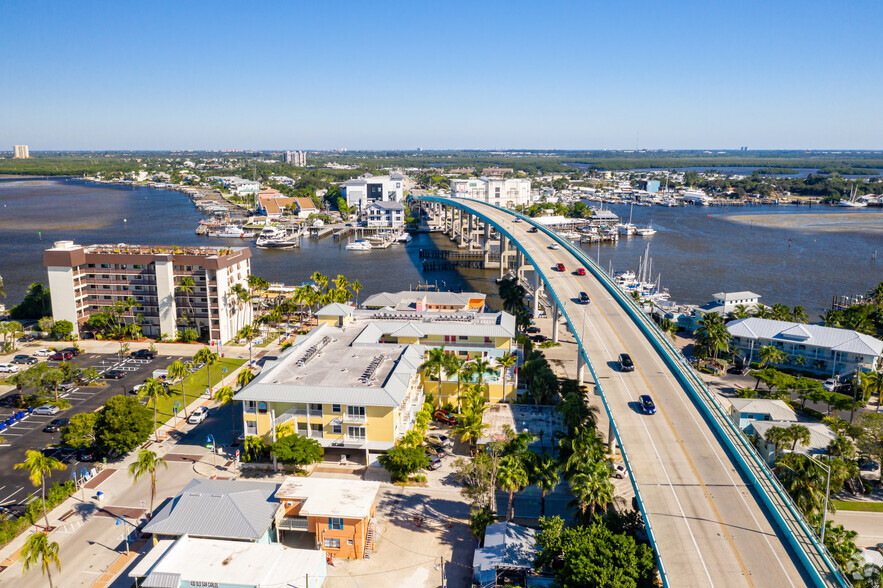 450 Old San Carlos Blvd, Fort Myers, FL à vendre - Photo du bâtiment - Image 2 de 4