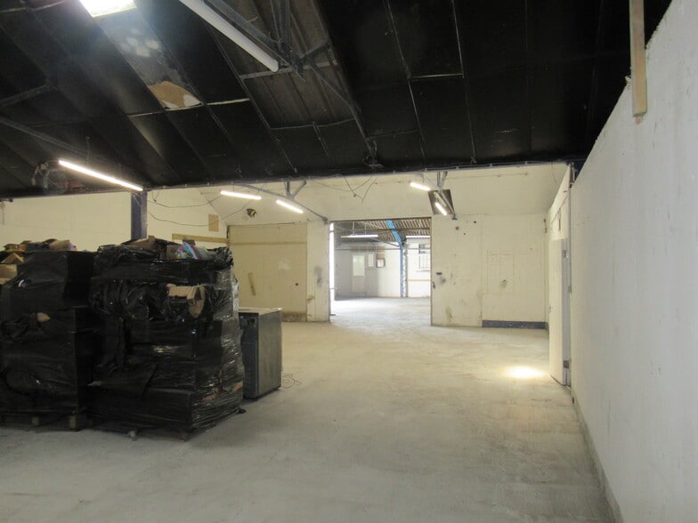 299 Gander Green Ln, Sutton for sale - Interior Photo - Image 3 of 4