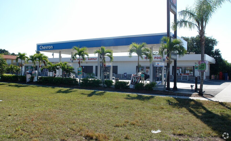 881 W Palm Dr, Florida City, FL à louer - Photo du bâtiment - Image 2 de 11