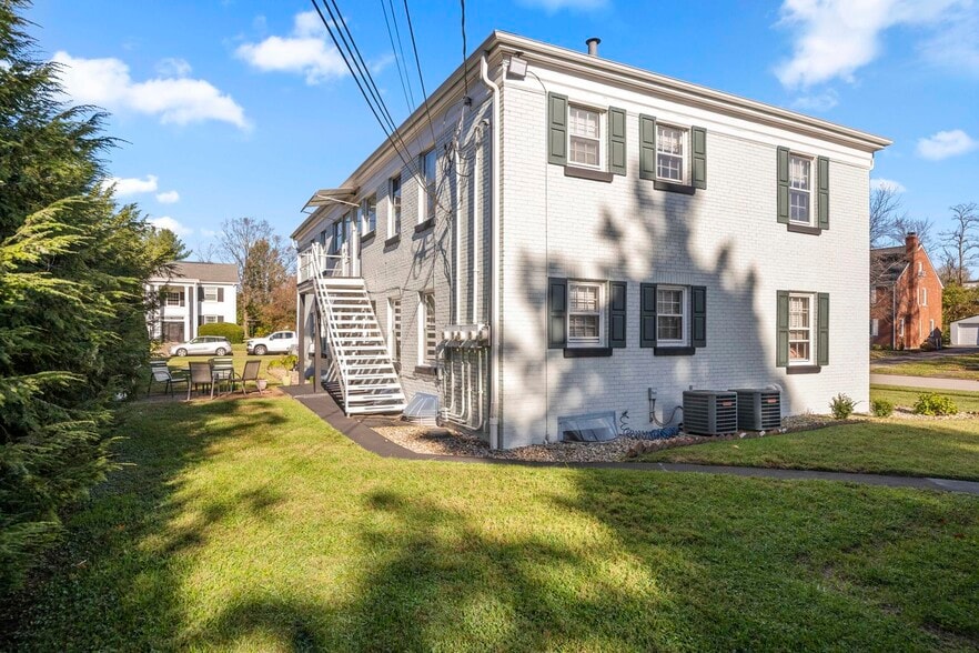 1802 Carolyn Dr, Lexington, KY for sale - Building Photo - Image 2 of 13