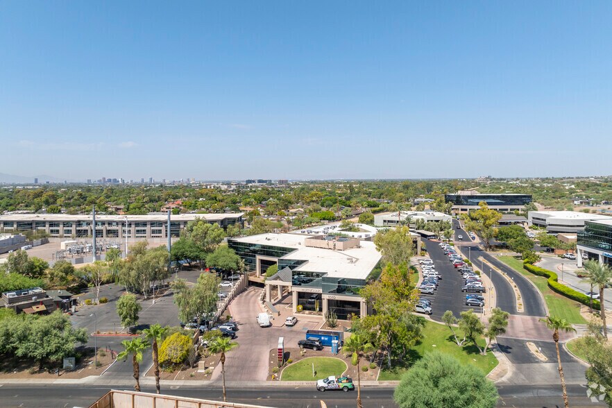 5050 N 40th St, Phoenix, AZ à louer - Photo du bâtiment - Image 3 de 5