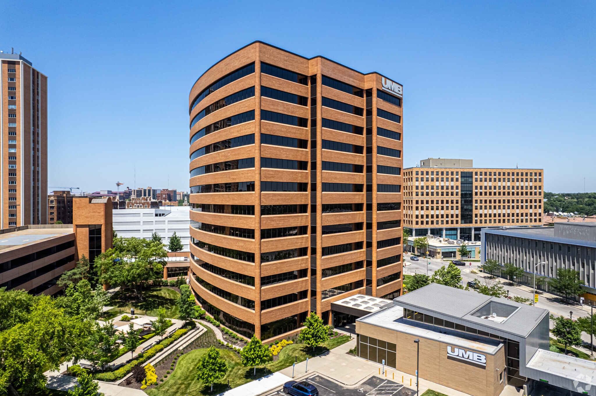 4900 Main St, Kansas City, MO for lease Primary Photo- Image 1 of 34