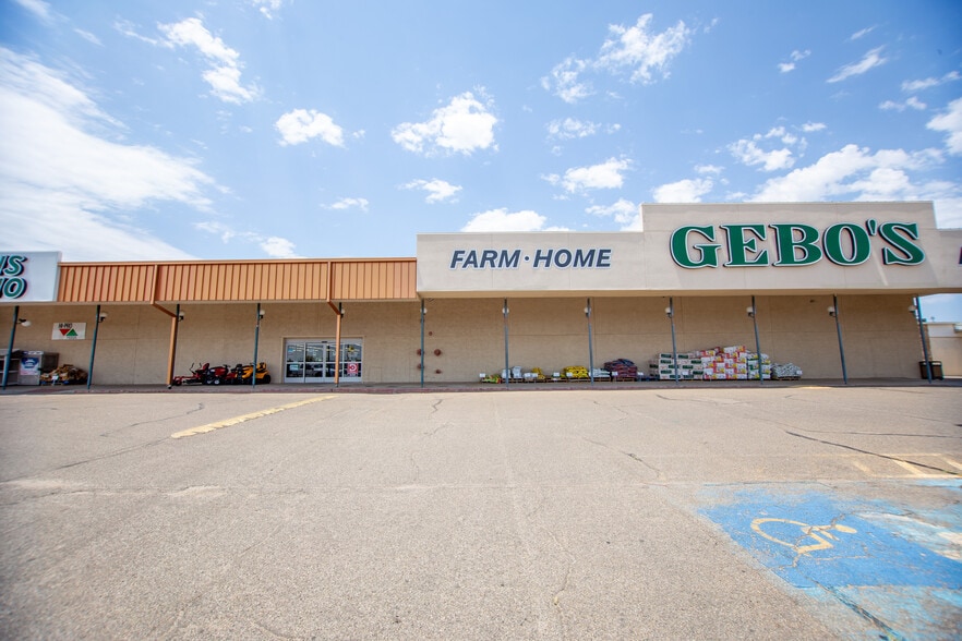 1229-1233 N Hobart St, Pampa, TX for lease - Building Photo - Image 2 of 22