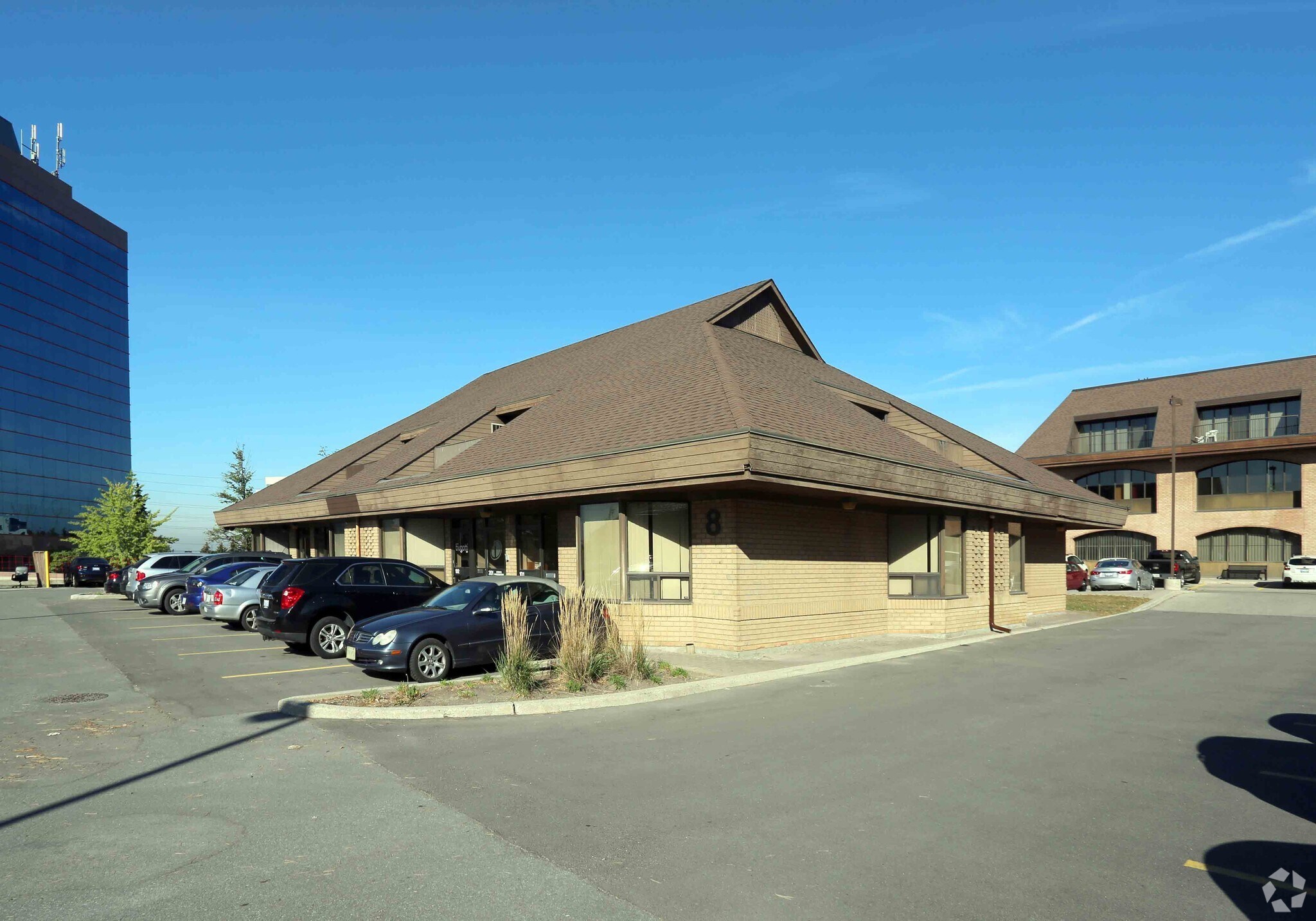 8 Director Ct, Vaughan, ON à vendre Photo principale- Image 1 de 1